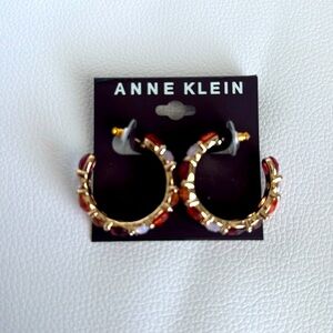 NWT Anne Klein Gold Tone Pink Multi Stone C Hoop Earrings. Women’s OS.